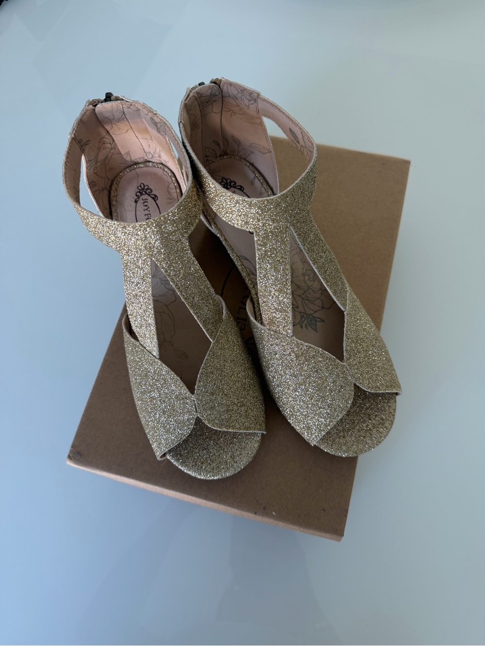 Joyfolie Girls' Glitter T-Strap Sandals in Gold Size 3